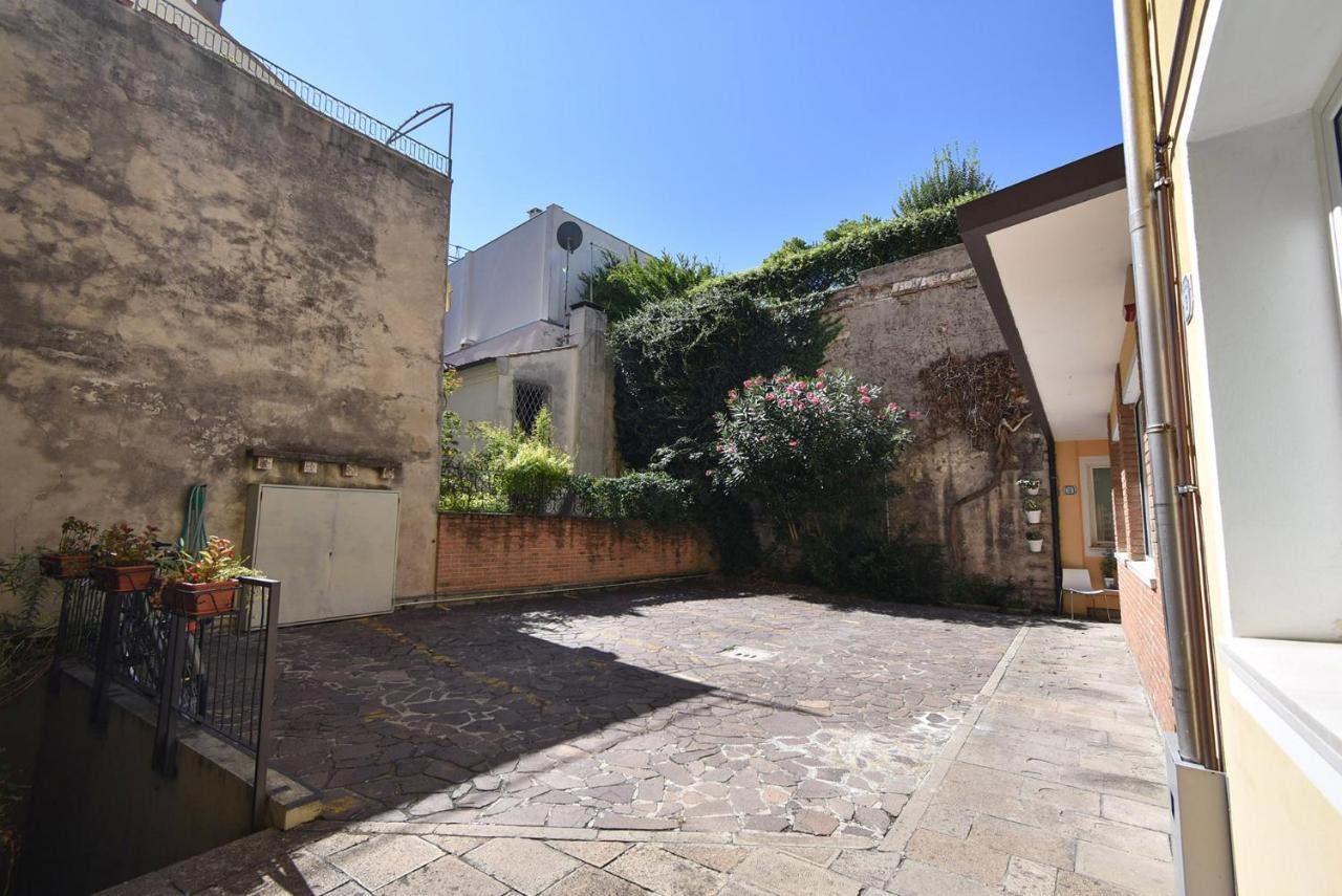Luxury Battisti Apartment Padova Luaran gambar